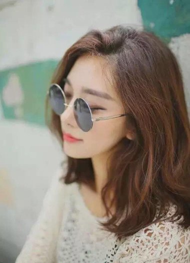 首页 发型脸型 小脸发型 脸小头发多的人适合什么发型 脸小的女生的